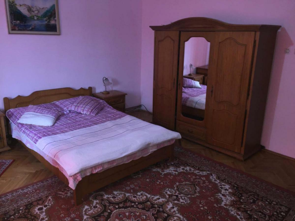 Отель Casa Mirela Турда Экстерьер фото